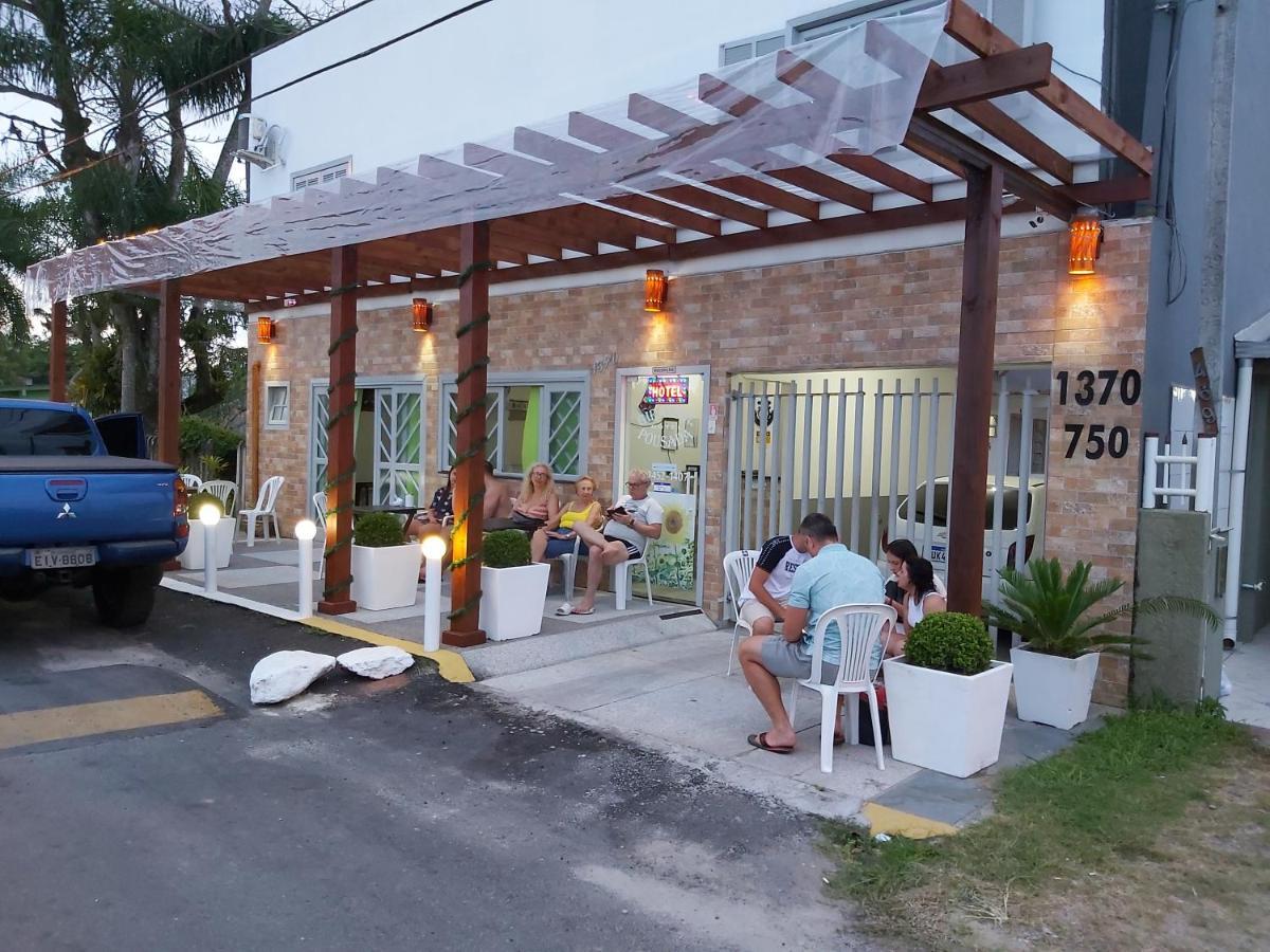 Hotel Pousada Girassol Matinhos Esterno foto